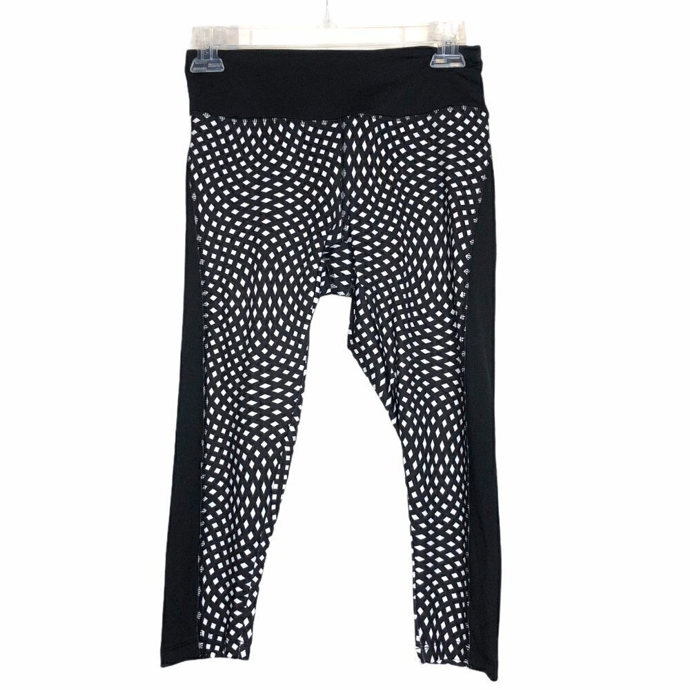 𝅺nwt - LULAROE Jade capri leggings in black and white diamond pattern - Size XS